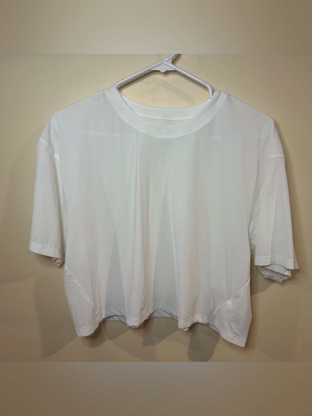 NWOT Athleta Ultimate Cropped Tee